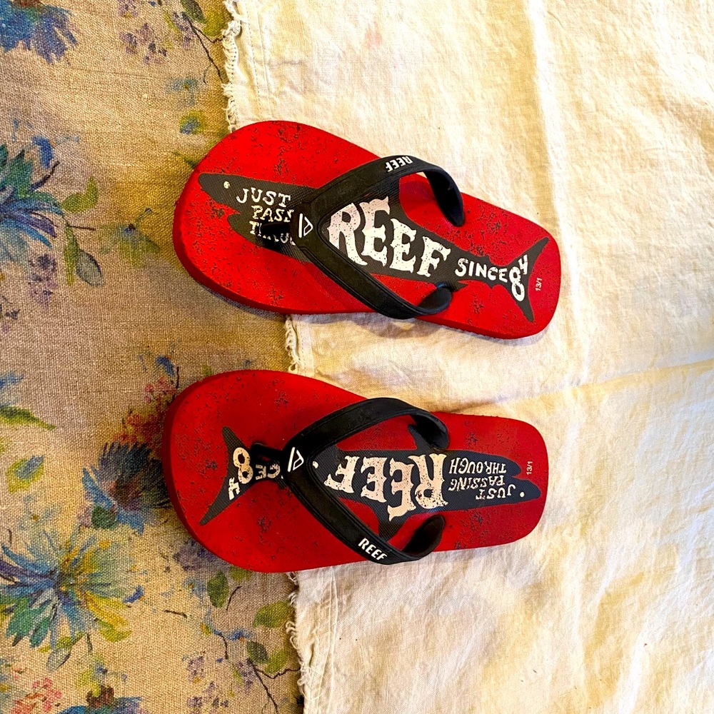 Kids red reef sandal size 13/1